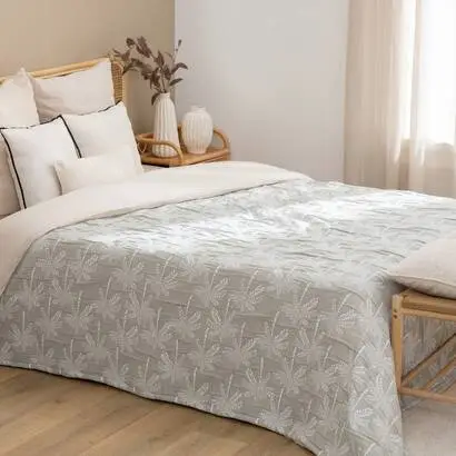 Dessus de lit "Nuvia" Livraison Express
