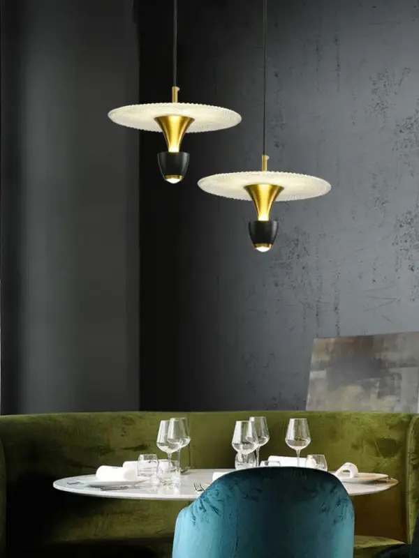 Modern acrylic pendant light for creative interior decor Certifié