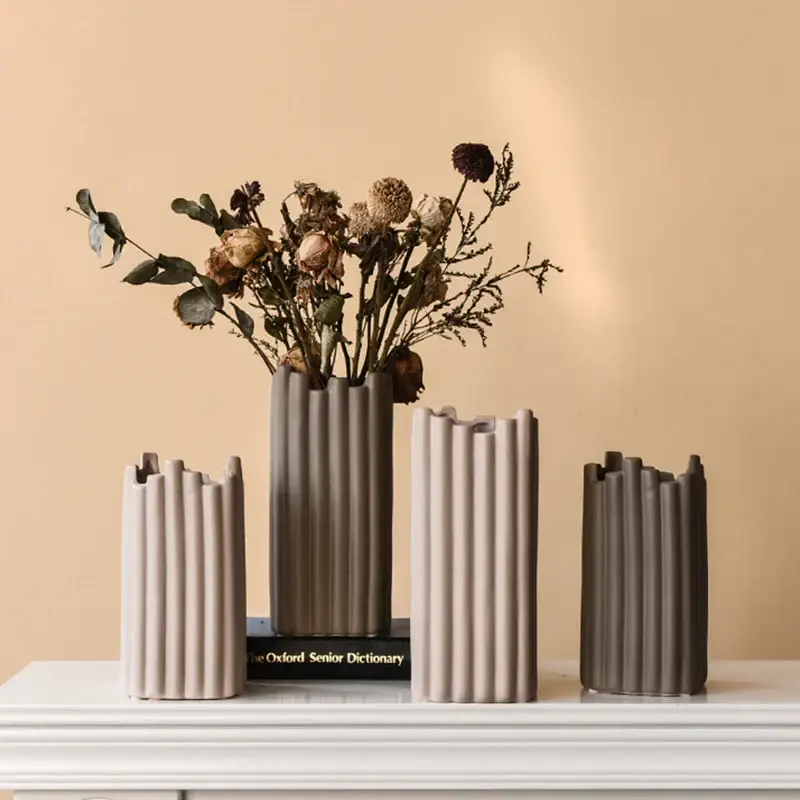 Nordic ceramic vase minimalist design for flower arrangements Seulement Aujourd'hui