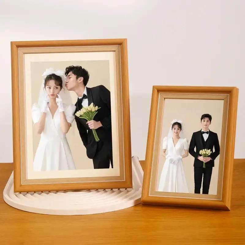 Offre Exclusive Wooden photo frame for family portraits and travel memories