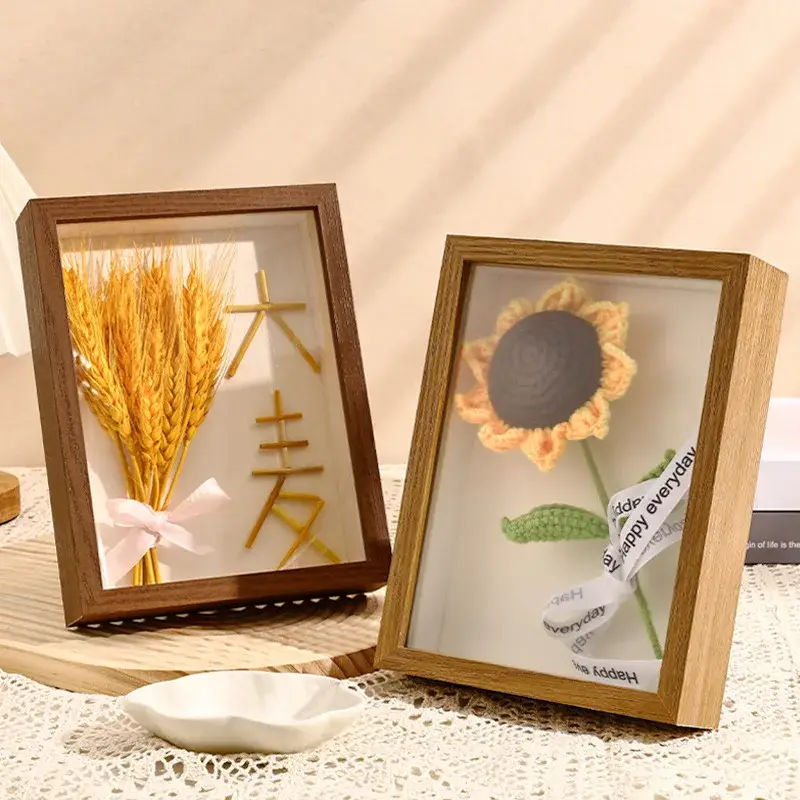 Transparent floating photo frame with dried flowers, decorative and... Commander Vite