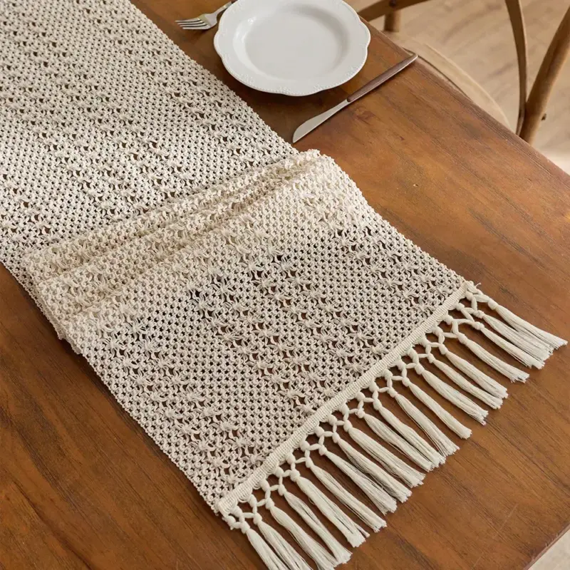Decorative beige boho table runner with tassels Prix Réduit