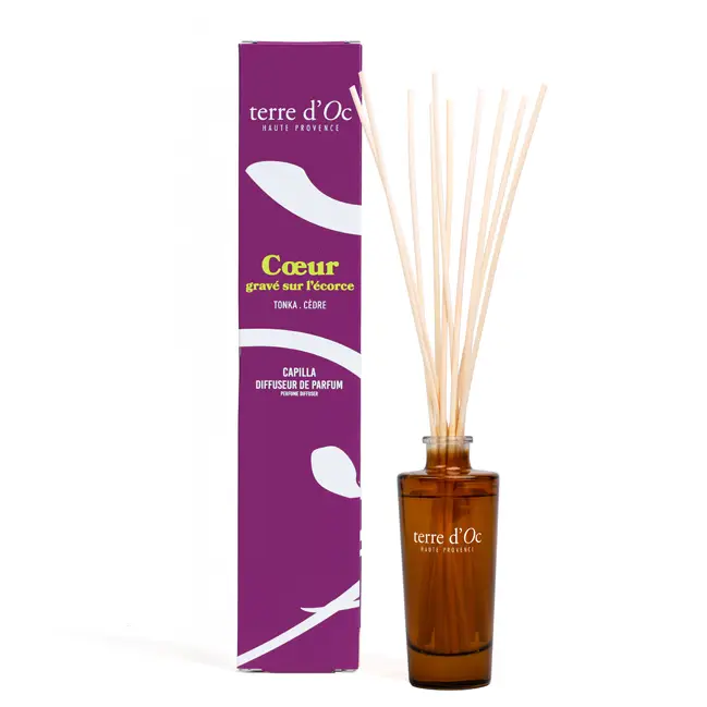 Jusqu'à Épuisement Des Stocks Cœur gravé sur l'écorce Capilla parfumé cèdre et tonka 100 ml terre d'Oc