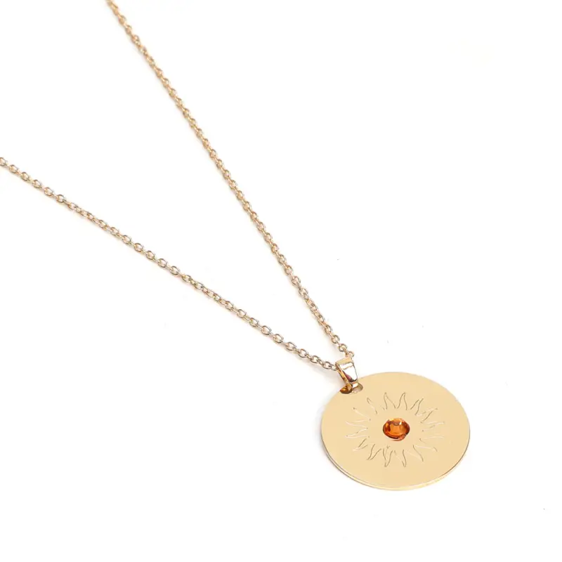 Bon Marché Collier médaille Soleil artisanal en acier inoxydable doré et perle de verre
